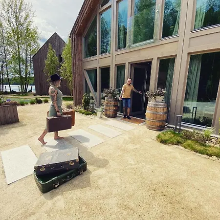 Resort Przystan Knezka I Wino *