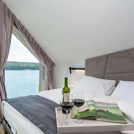 Przystan Knezka I Wino